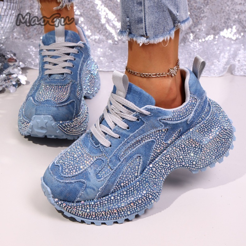 Women Shoes Store - รองเท้าผ้าใบแฟชั่นผู้หญิงประดับเพชร พื้นหนา แบบผูกเชือก สไตล์ลำลอง หรูหรา ผ้าเดนิม