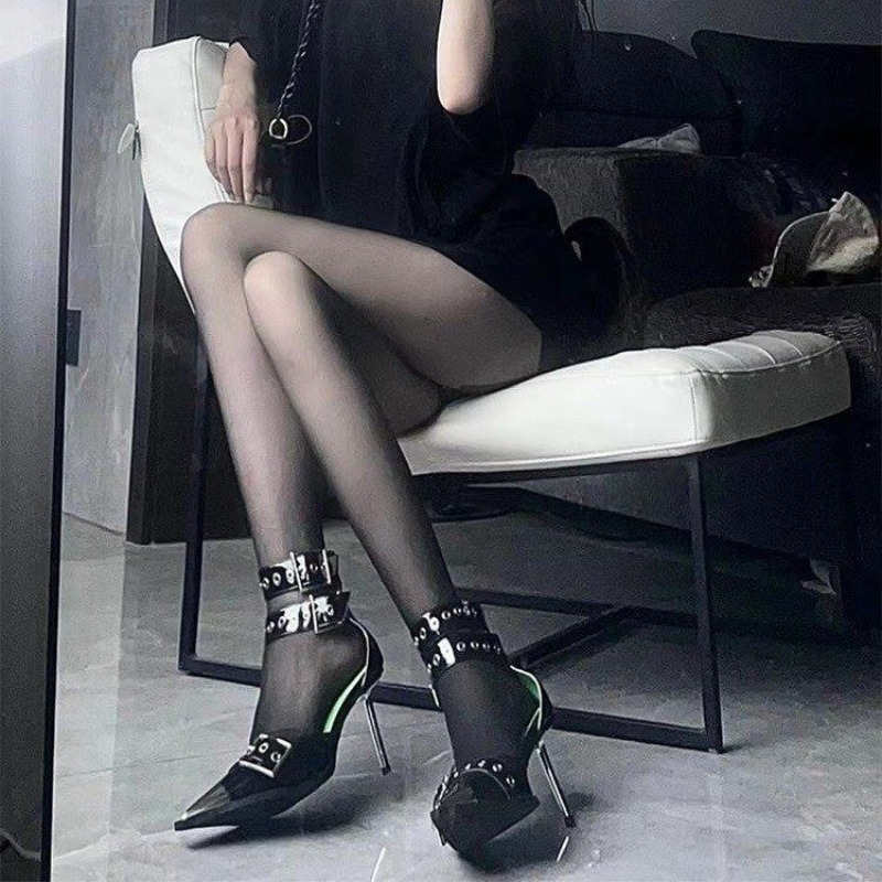 รองเท้าส้นเข็มปลายแหลมโลหะประด - Platform Mule Heel บทวิจารณ์และราคา